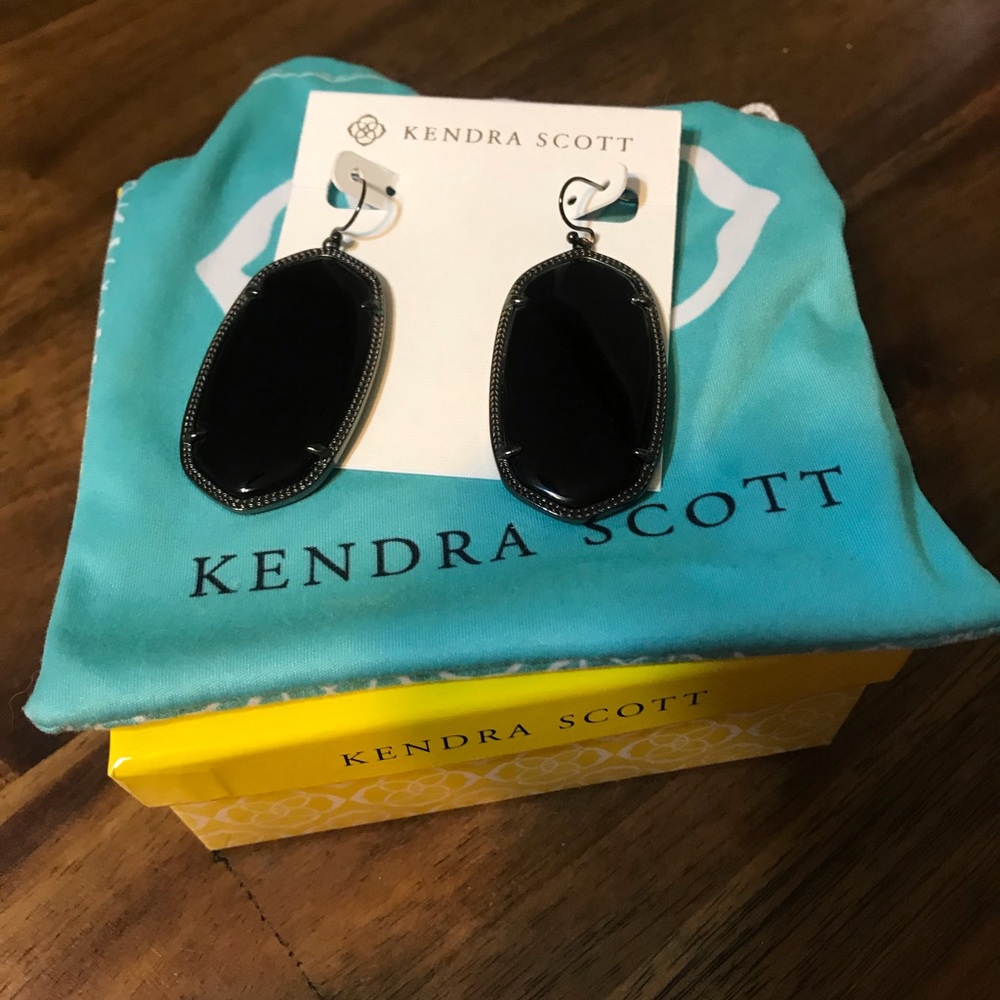 Kendra Scott- Danielle Earrings